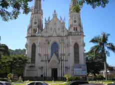 O silêncio das catedrais  Por 	Suzana Villaça